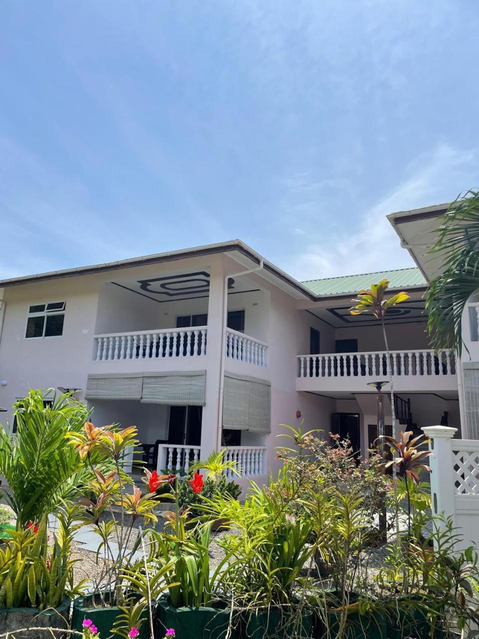 Mokara Holiday Apartment Anse Royale Buitenkant foto