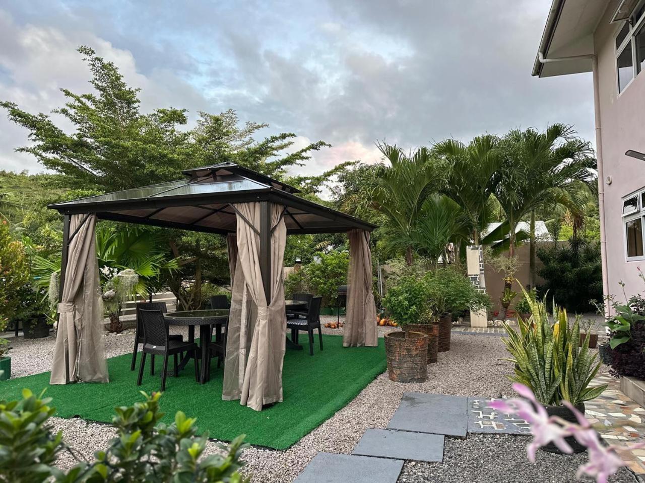 Mokara Holiday Apartment Anse Royale Buitenkant foto